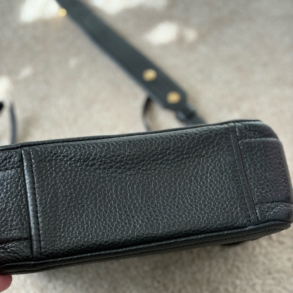 Marc Jacobs Softshot 21
Crossbody Black - Picture 4 of 5
